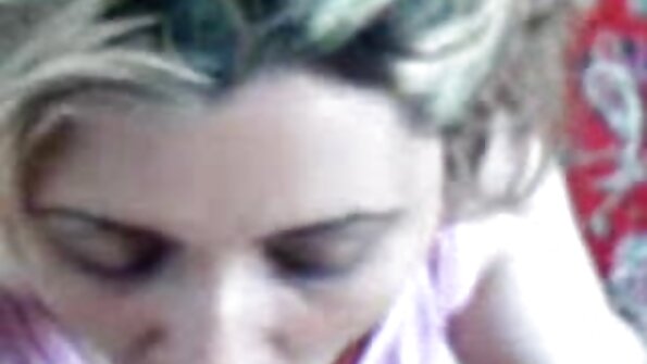 ഒരു ഗ്ലാസ് ഡിൽഡോ ഉപയോഗിച്ച് തന്റെ ഇളം ഇറുകിയ പൂറ്റിൽ ജോലി ചെയ്യുന്ന കാറ്റി മിൻക്സ് കുളിക്കുന്ന സമയം സ്വയം ഓർജി ആക്കി മാറ്റുന്നു.