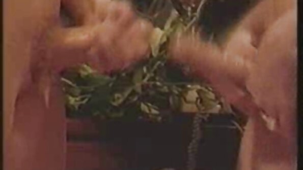 ലാനയുടെ ഫാന്റസികൾ - കൊമ്പുള്ള സുന്ദരിയായ കൗമാരക്കാരി സ്വയം സ്ട്രിപ്പ് ചെയ്യുകയും തഴുകുകയും ചെയ്യുന്നു
