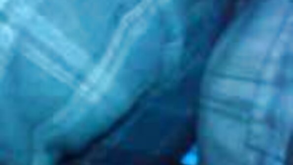 ടാനിയ സ്‌പൈസ് പിഗ്‌ടെയിലിൽ രസിക്കുകയും ഒരു ക്രോം കളിപ്പാട്ടം ഉപയോഗിച്ച് അവളുടെ കഴുതയെ ചതിക്കുകയും ചെയ്യുന്നു