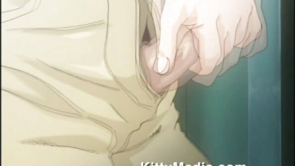 സുസി ഒരു ഡിൽഡോ ഉപയോഗിച്ച് വിപുലമായി കളിക്കുന്നു