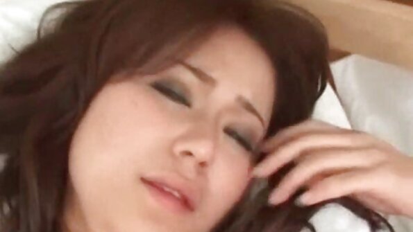 വെള്ള നിറത്തിലുള്ള രണ്ട് കൗമാര പെൺകുട്ടികൾ പെയിന്റിംഗ് പൂർത്തിയാക്കി. ടേക്ക് ഓഫ് ചെയ്യുമ്പോൾ, അവർ പൂർണ്ണമായും നഗ്നരായിരിക്കും. പരസ്‌പരം സുഖം തോന്നുന്ന തുടക്കം, അവരുടെ പൂറ്റുകളും ഇൻസെറും നക്കി...