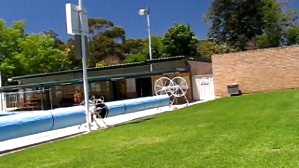 FTV ഗേൾസ് സെക്‌സി സ്‌ക്വിർട്ടർ നിക്കോൾ